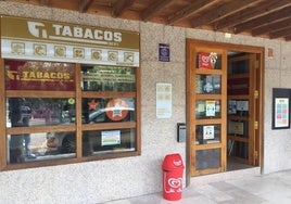 Fachada del estanco de Ampudia.