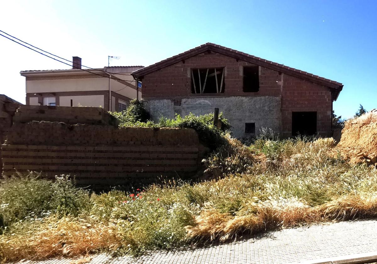 Ruinas en un solar en la provincia de Palencia.