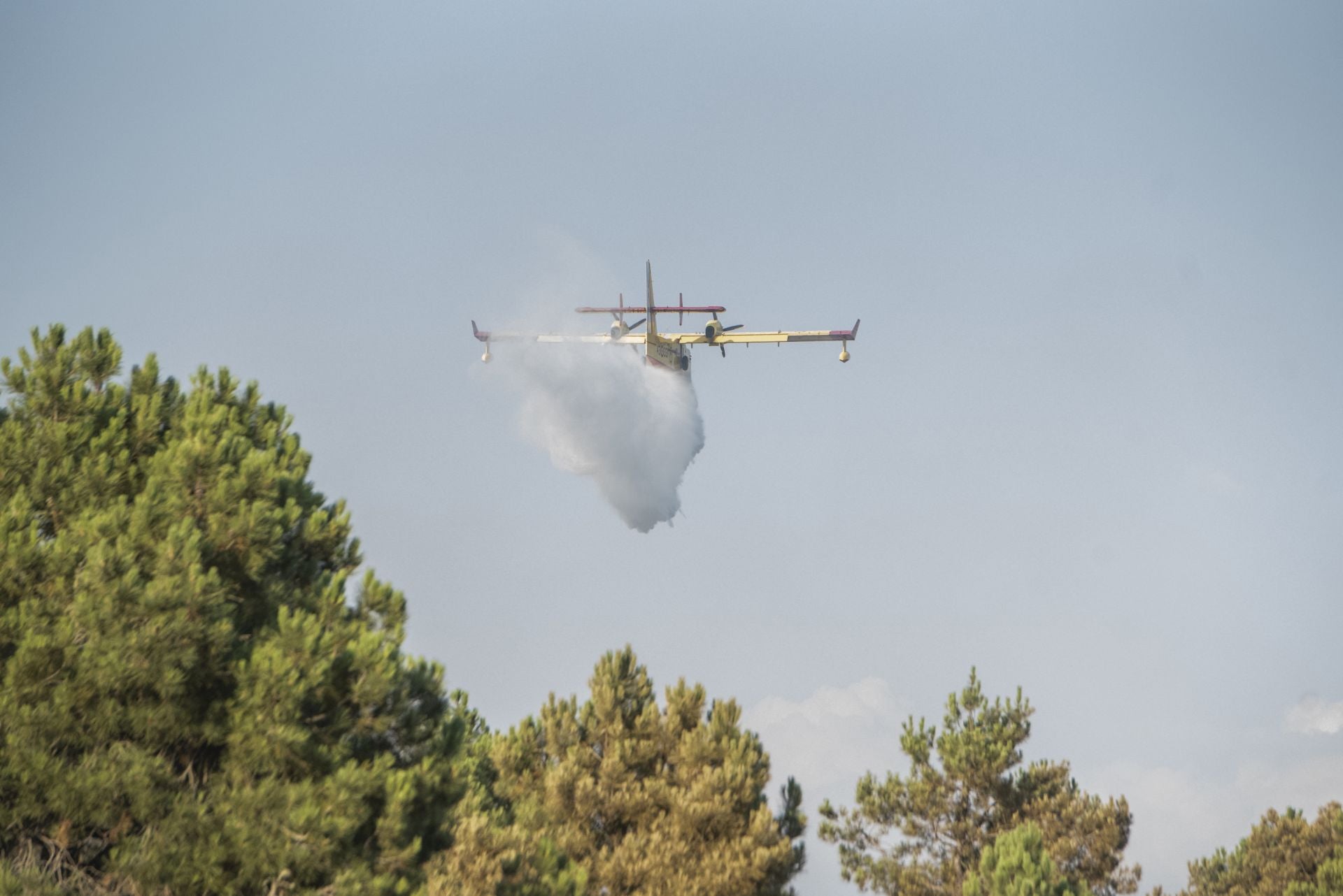 Fotos de los trabajos de extinción del incendio en Cuéllar