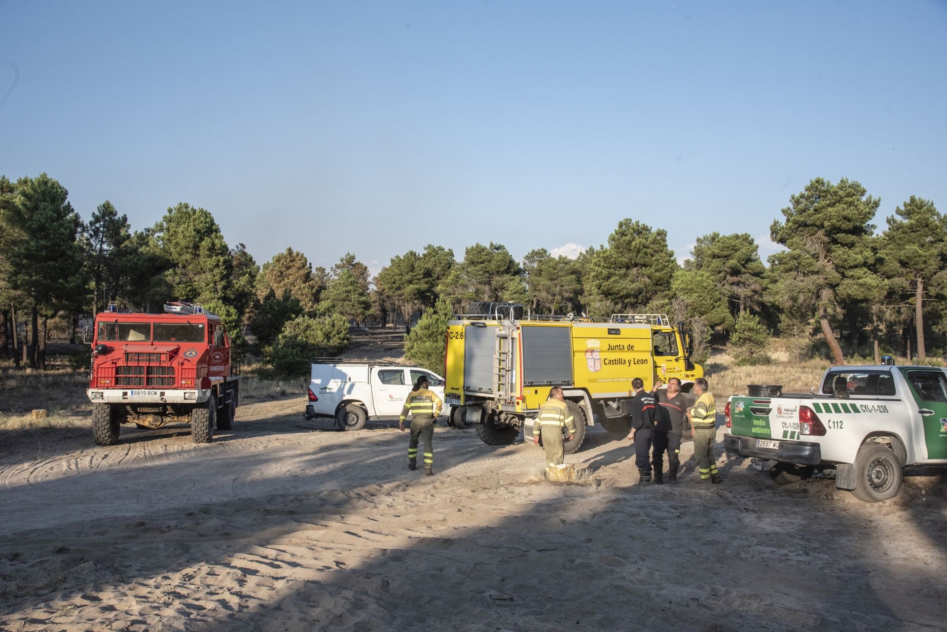 Fotos de los trabajos de extinción del incendio en Cuéllar