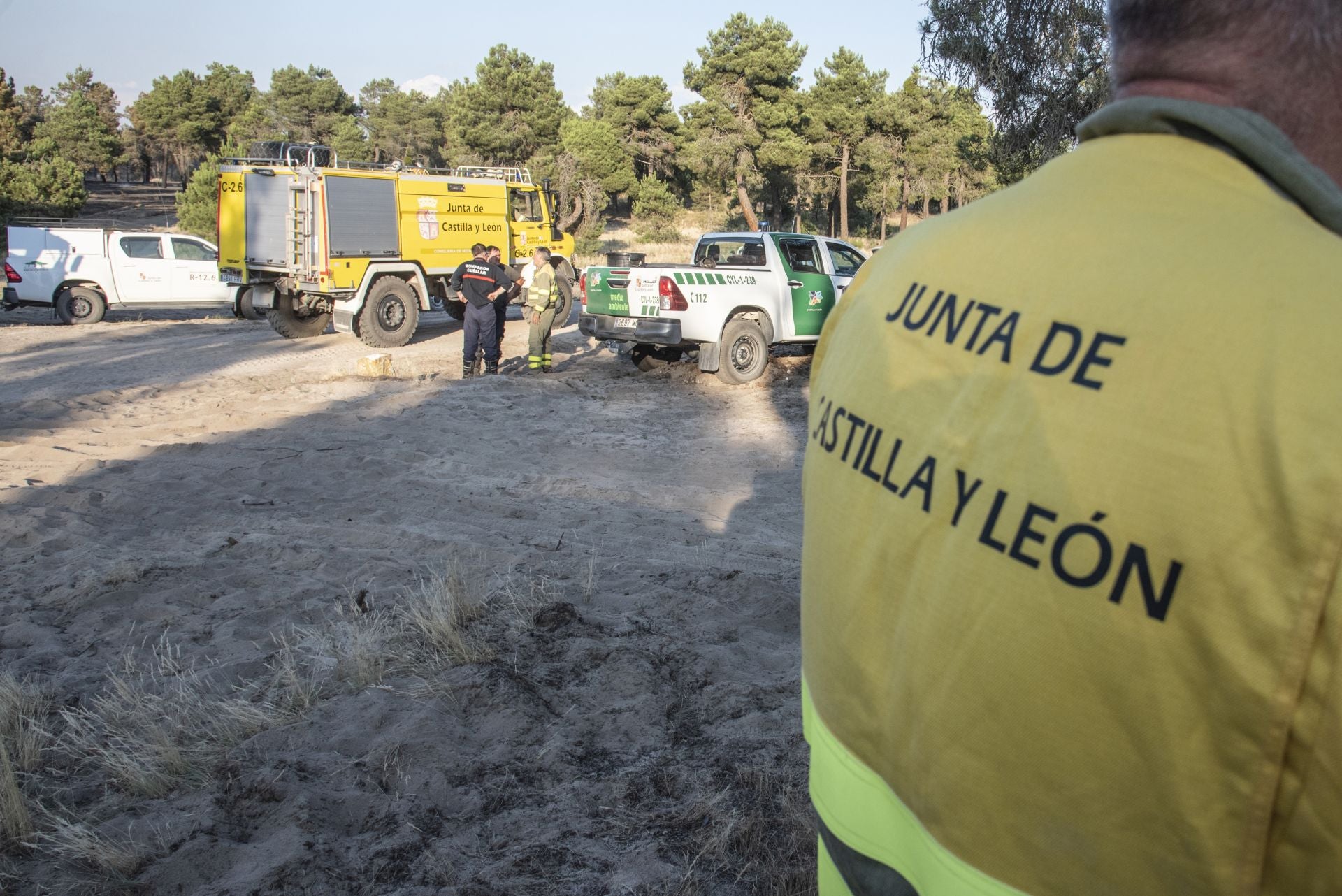 Fotos de los trabajos de extinción del incendio en Cuéllar