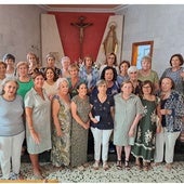 Las exalumnas del Colegio de San Vicente en la capilla del centro