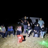Participantes en la sesión nocturna 'Alerta Ovni' en El Teso de Villalbarba