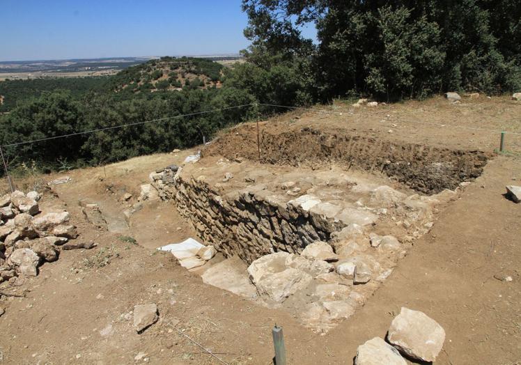 Excavación arqueológica del Cerro de los Almadenes.