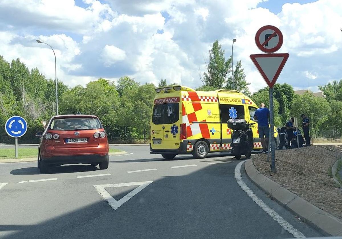 Asistencia sanitaria a un ciclista herido el sábado en Segovia capital.