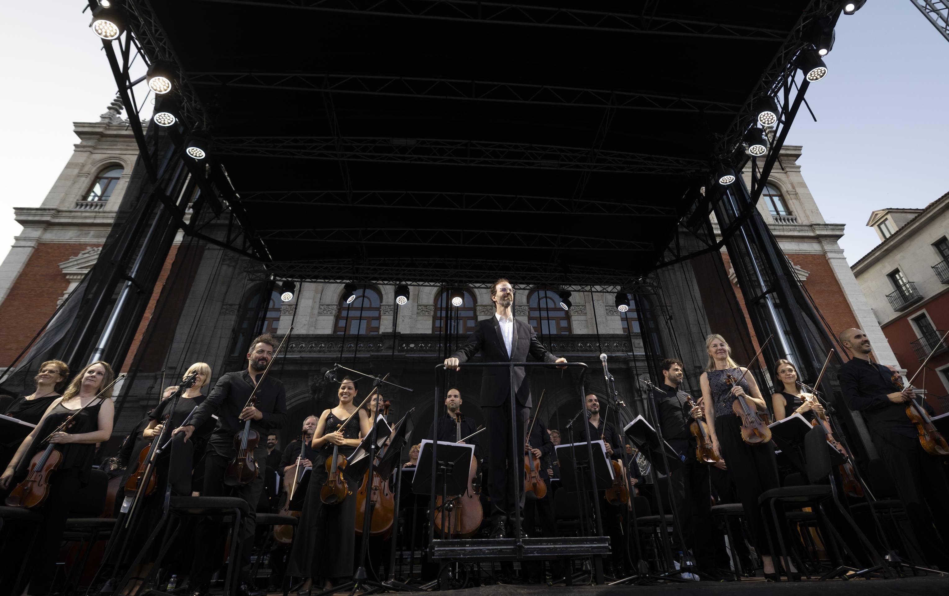 Las imágenes del concierto de la OSCyL en la Plaza Mayor de Valladolid