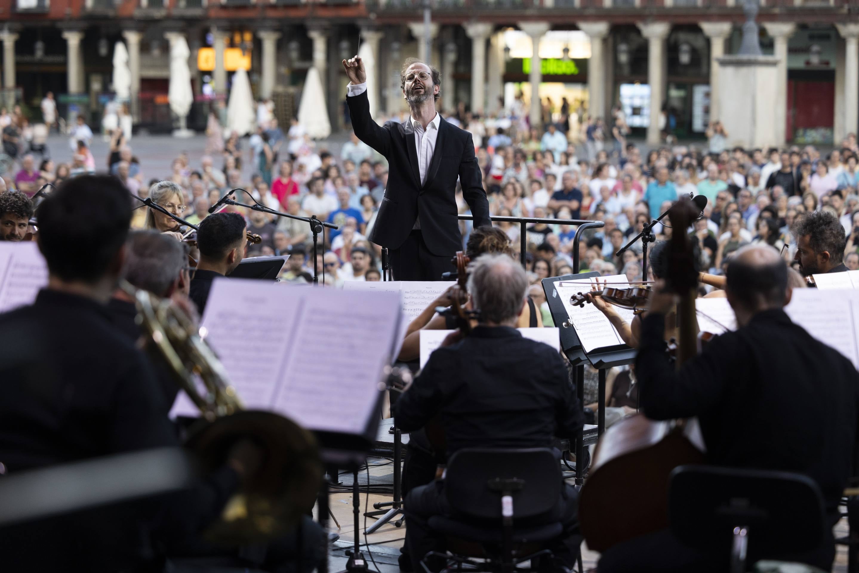 Las imágenes del concierto de la OSCyL en la Plaza Mayor de Valladolid