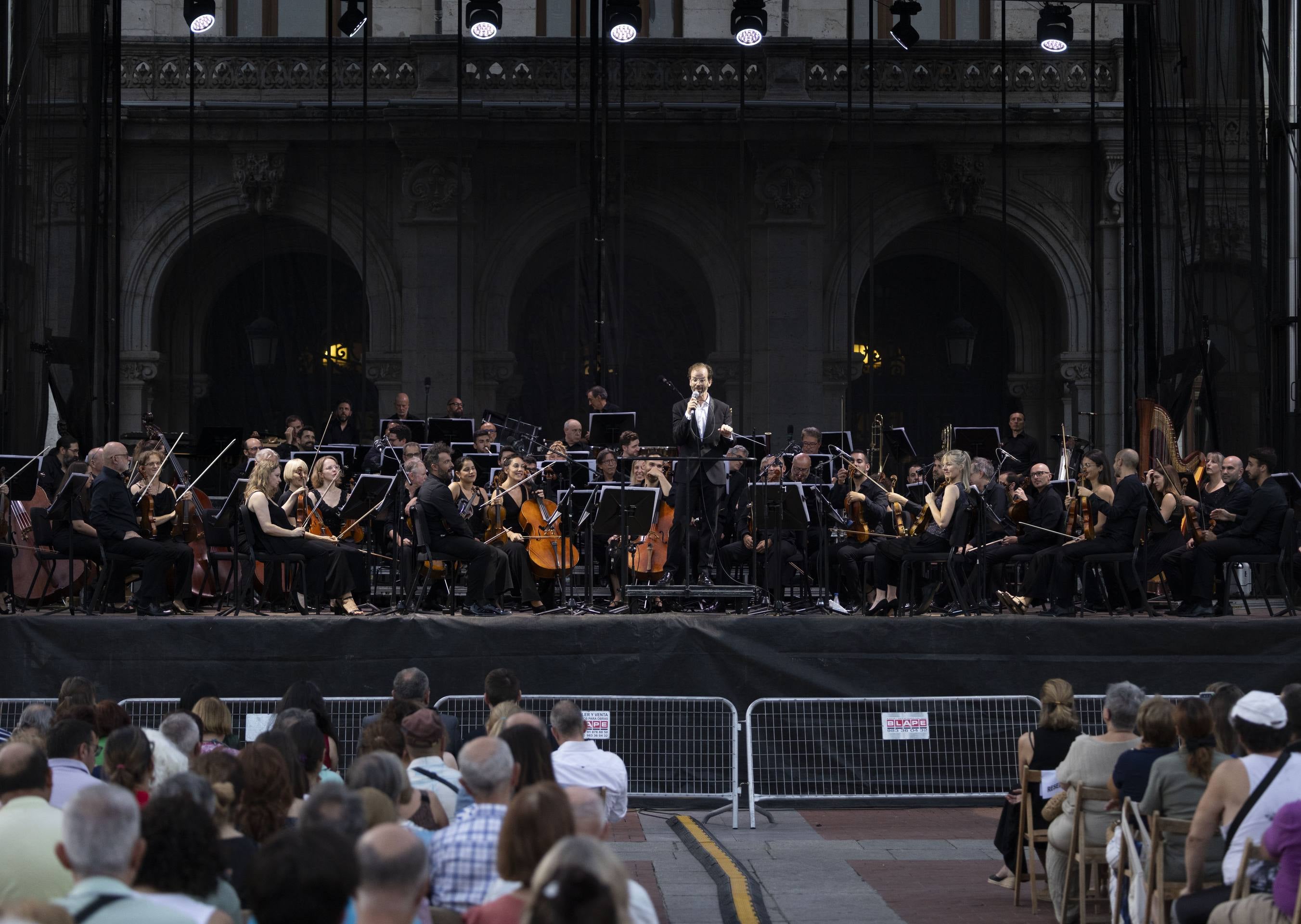 Las imágenes del concierto de la OSCyL en la Plaza Mayor de Valladolid