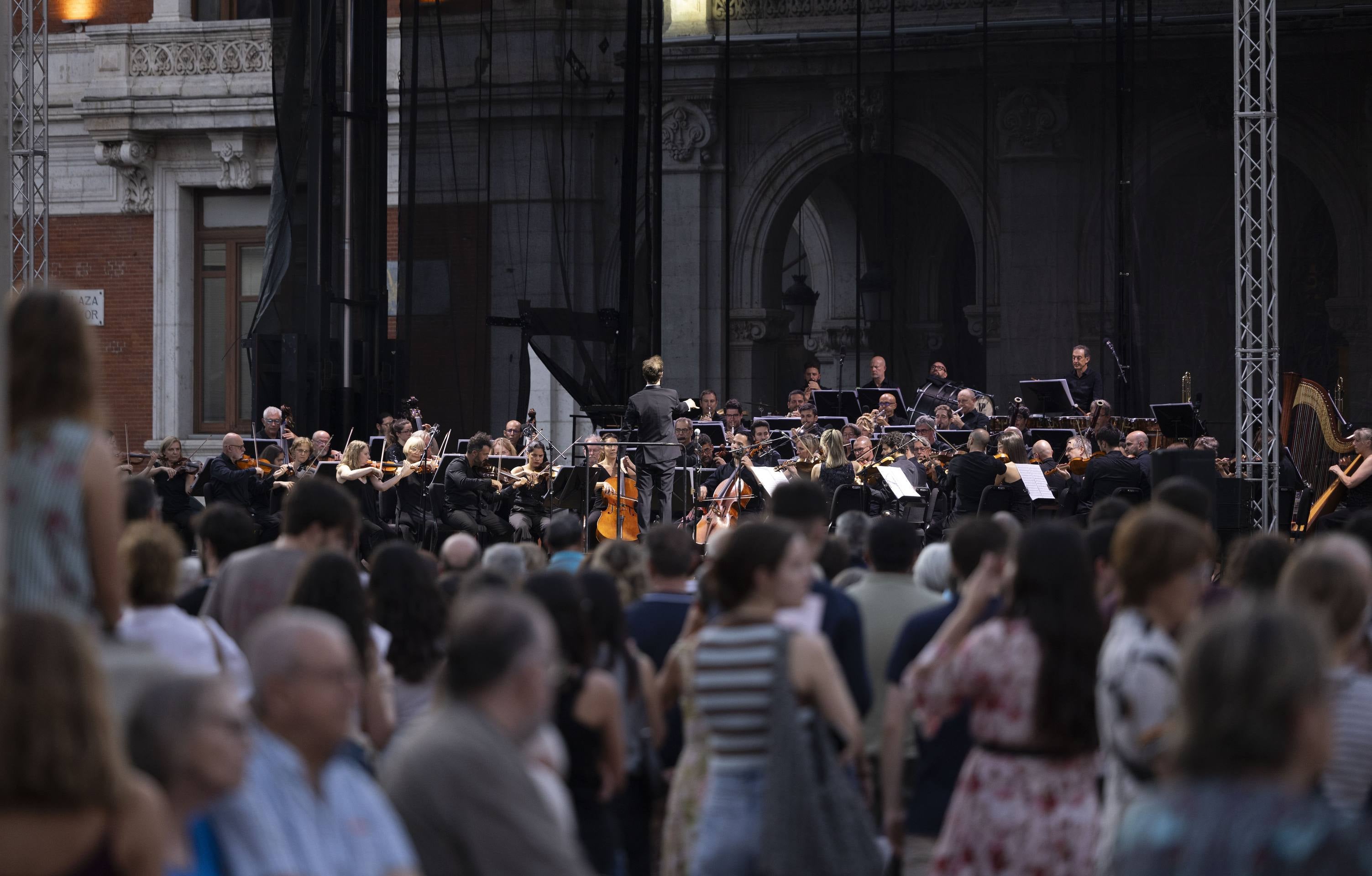 Las imágenes del concierto de la OSCyL en la Plaza Mayor de Valladolid
