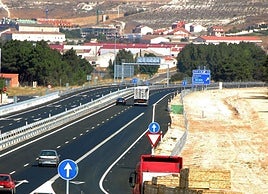 Autovía A-601 entre Segovia y Valladolid a la altura de Cuéllar.