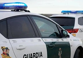 Dos coches de la Guardia Civil, en una imagen de archivo.