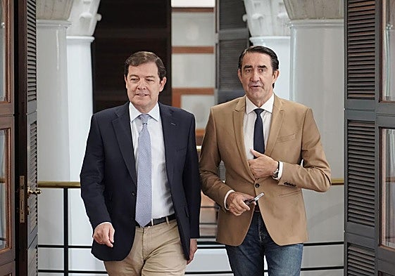Alfonso Fernández Mañueco y Juan Carlos Suárez-Quiñones, esta mañana.