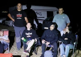 Participantes en la sesión nocturna 'Alerta Ovni' en El Teso de Villalbarba