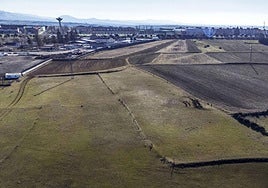 Vista aérea de los terrenos situados entre la carretera de Palazuelos de Eresma y Nueva Segovia.