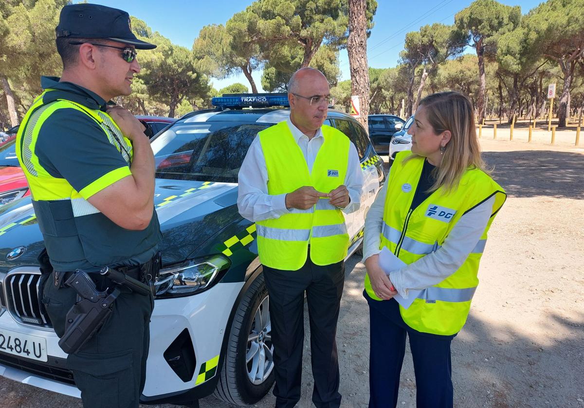 El teniente Ramiro; el subdelegado del Gobierno, Jacinto Canales; y la jefa provincial de Tráfico, Inmaculada Matías, este martes.