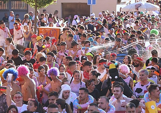 Desfile de peñas de las fiestas de La Cistérniga 2025