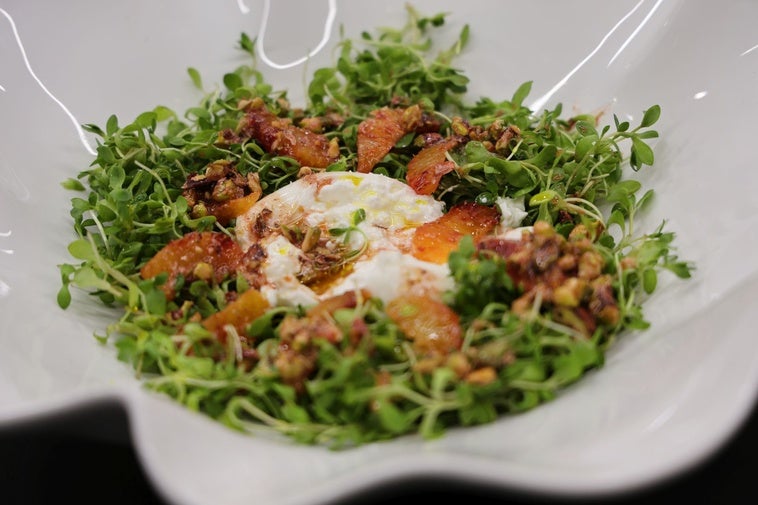 Ensalada de Maruja realizada por el chef Laín Montes en su espacio gastronómico Fuera de Carta