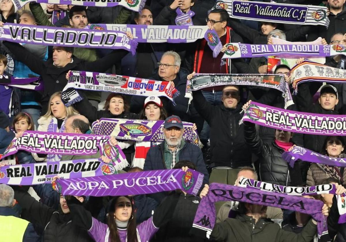 Aficionados del Real Valladolid en el estadio Zorrilla.