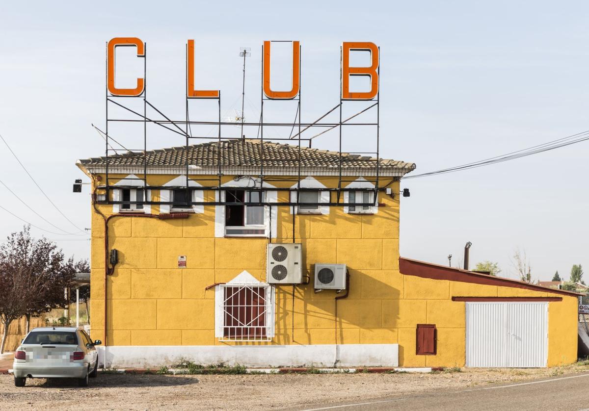 Club Esmeralda en el kilómetro 100 de la N-620 en Valladolid.