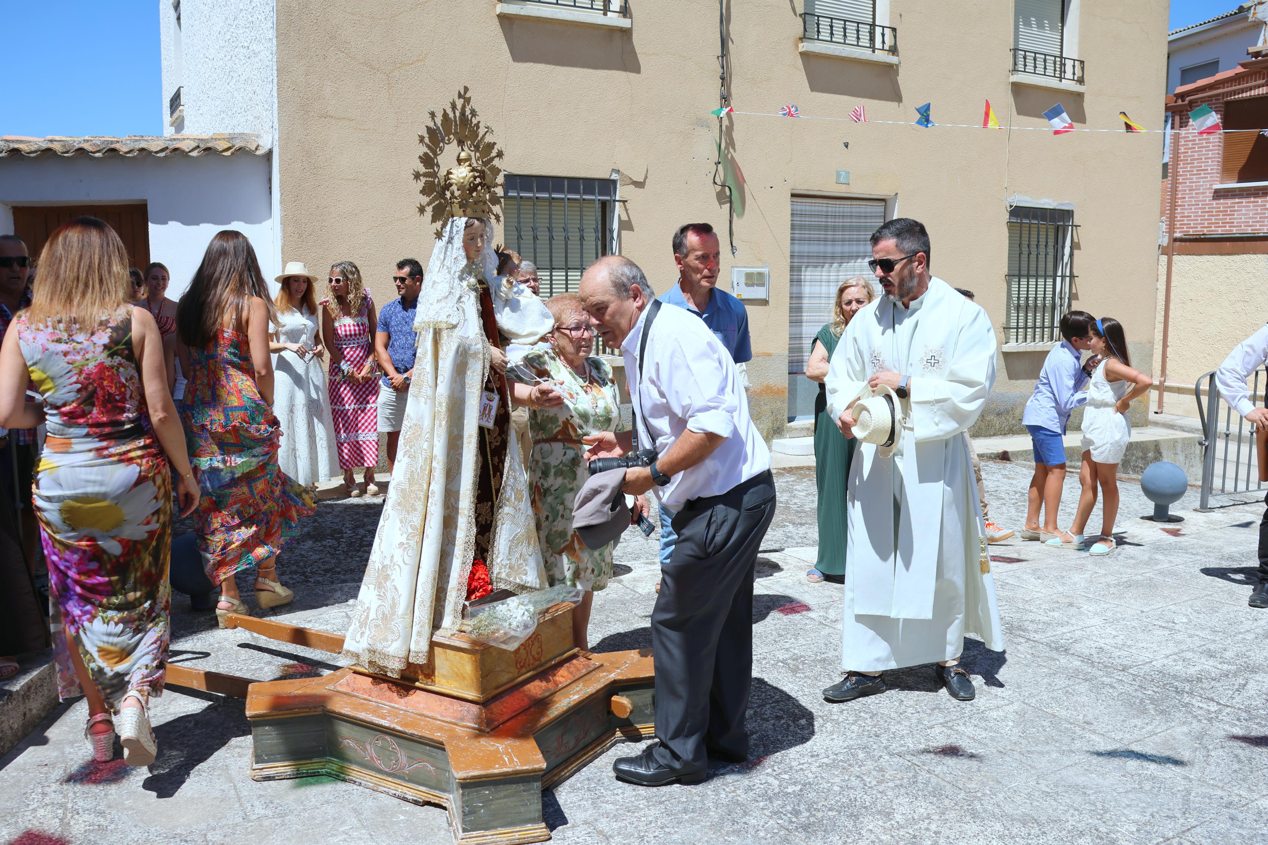 Cevico Navero se rinde a la Virgen del Carmen