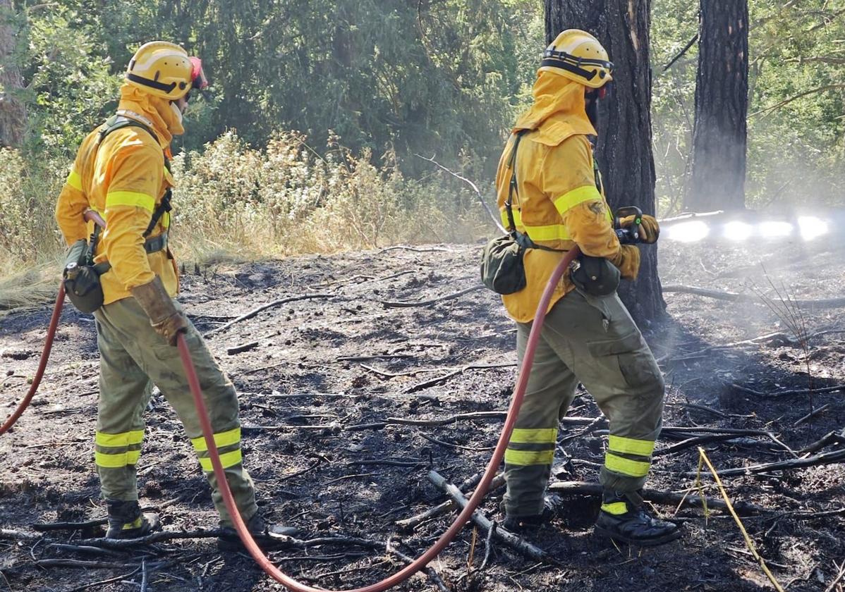 Incendio forestal en La Granja de San Ildefonso, este martes.