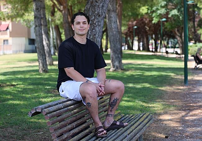 Javier Fernández, profesor y creador de contenido en redes sociales en el Parque de la Olma de Villa de Prado.