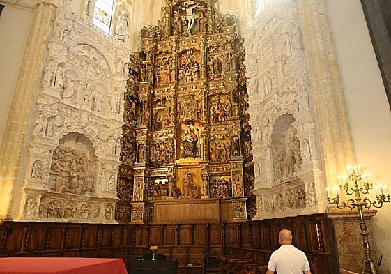 El Ministro de Cultura visita la restauración del retablo del Monasterio del Parral