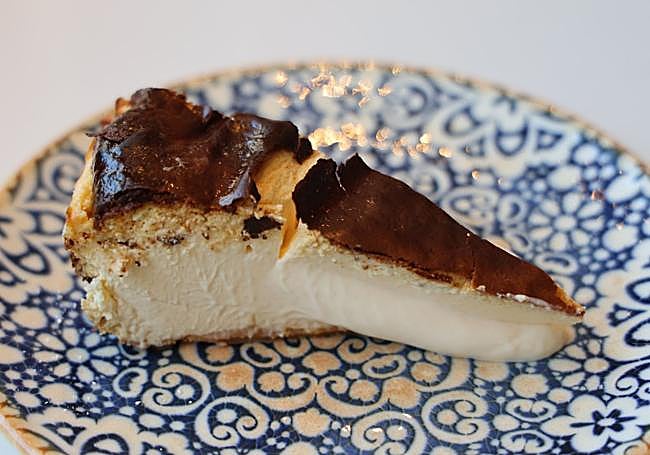 Tarta de queso cremosa.