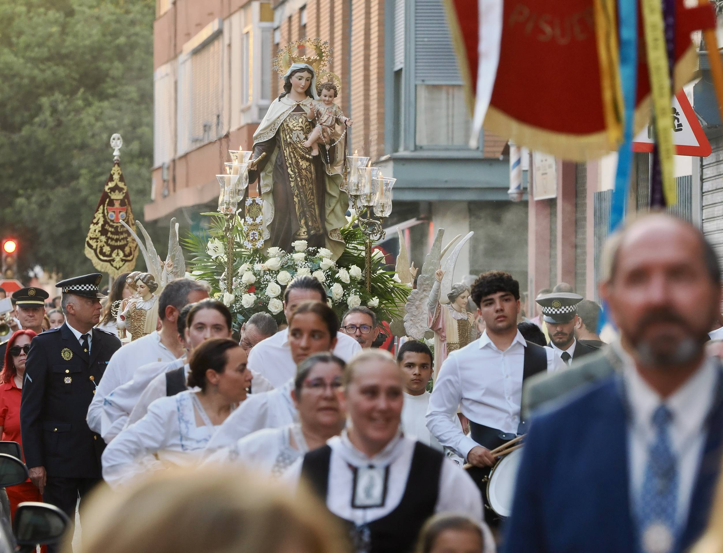 La Virgen del Carmen procesiona por las calles de Valladolid