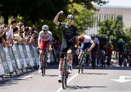 Marcos Freire celebra su triunfo al sprint en Parquesol el pasado año.