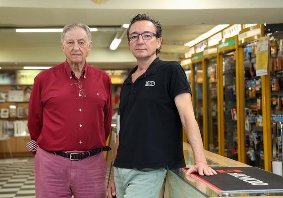 Constantino y Enrique Navarro, en la sede de Namen Color, en el Paseo de Zorrilla.