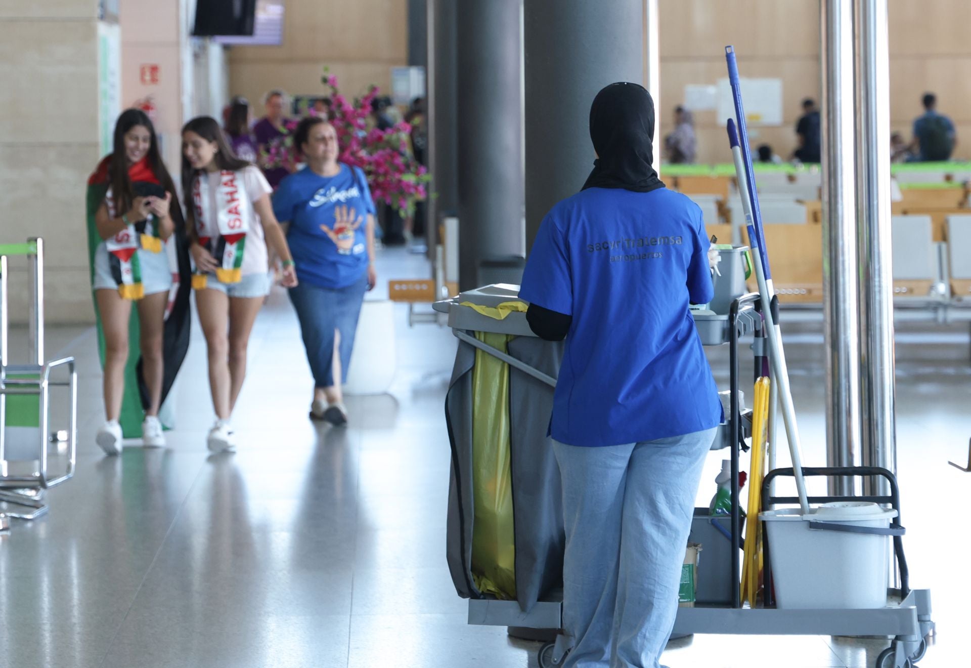 Llegada de los niños saharauis al Aeropuerto de Villanubla.