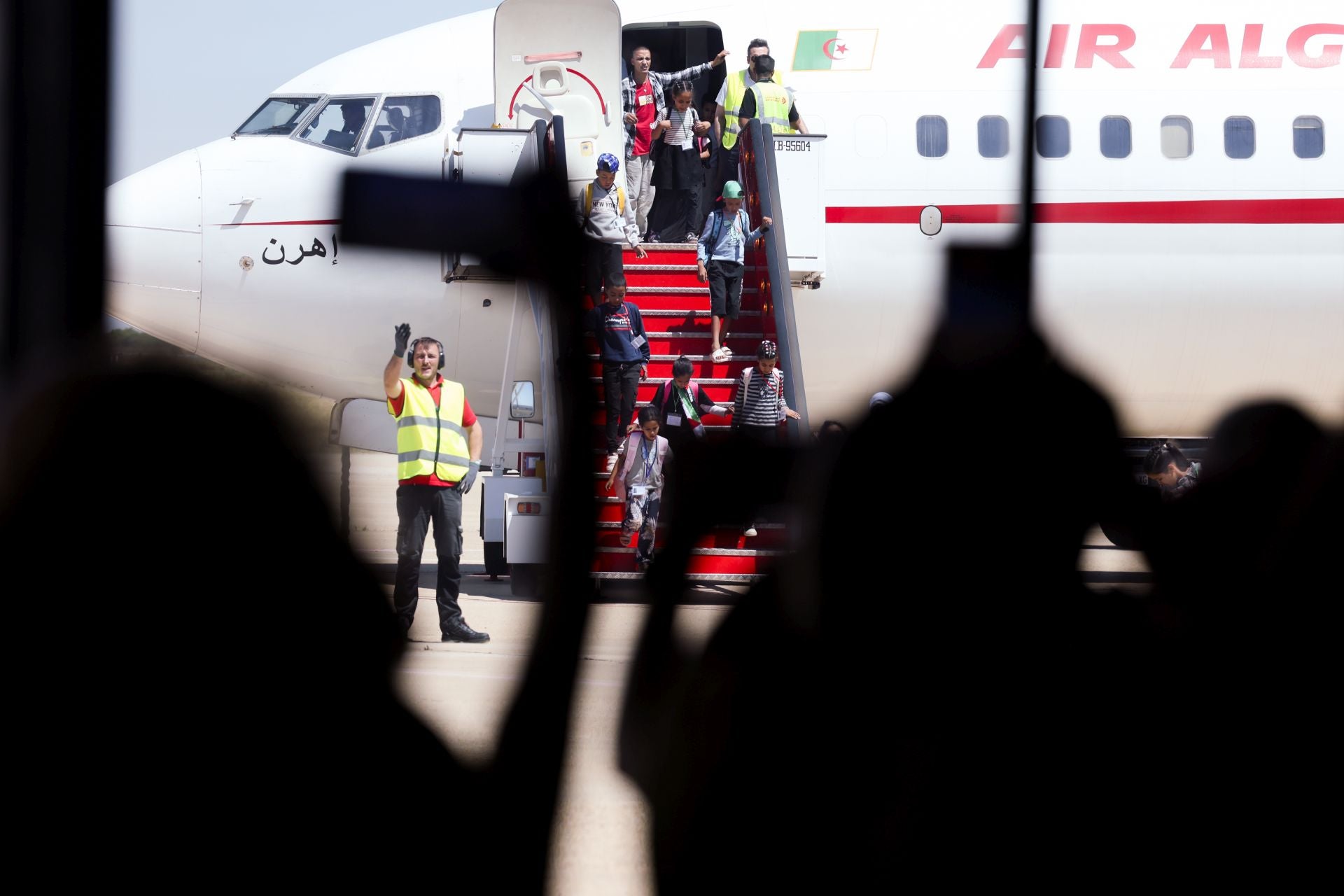 Llegada de los niños saharauis al Aeropuerto de Villanubla.