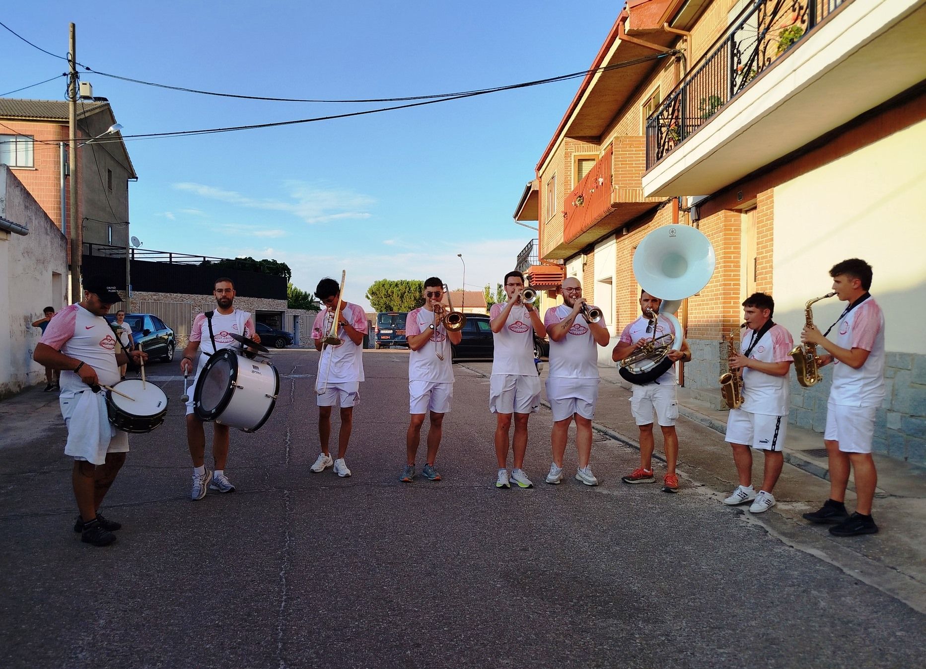 La charanga ameniza las fiestas de Villaverde de Íscar.