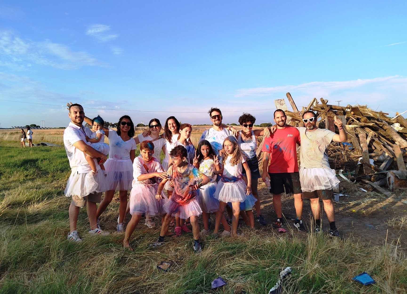 Niños y padres celebran las fiestas de Santa Librada.
