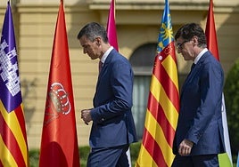 Los presidentes Pedro Sánchez y Salvador Illa, en junio, en la conferencia que reunió en Barcelona al responsable del Gobierno central y los dirigentes de las autonomías.