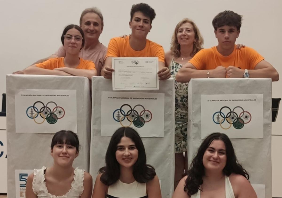 Alumnos del Ezequiel González que participaron en la Olimpiada.
