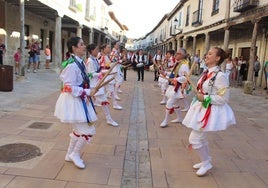 Ampudia acoge el Festival de Paloteo con gran afluencia de público