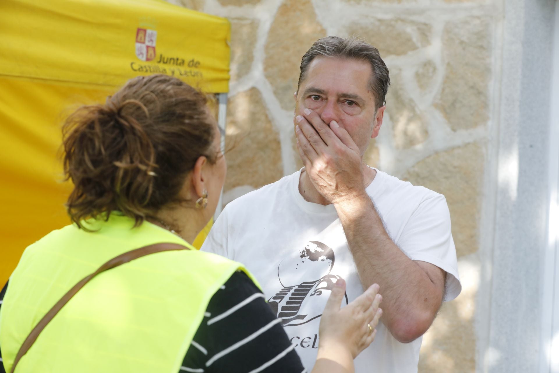 Imágenes del incendio de Navaluenga y los trabajos de extinción