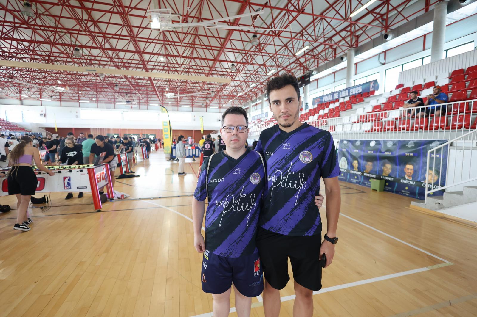 Víctor y Daniel, campeones de las ediciones 2023 y 2024, esperaban su turno de partida.