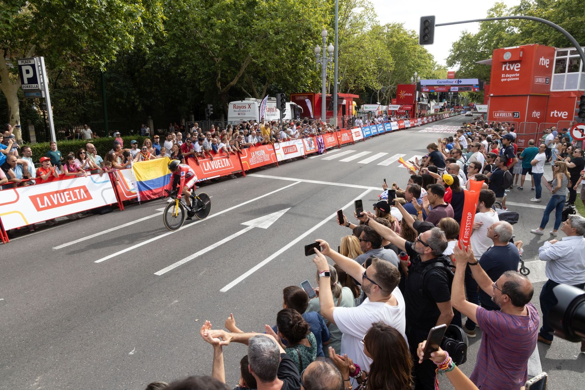 Kuss, como líder, en la meta de la contrarreloj de 2023 que finalizó en la Plaza de Zorrilla.