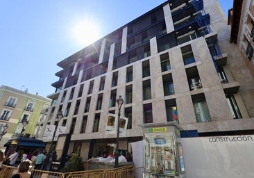 El hotel cinco estrellas sobre el Zara ya luce sin grúa y coge reservas: a partir de noviembre y desde 103 euros