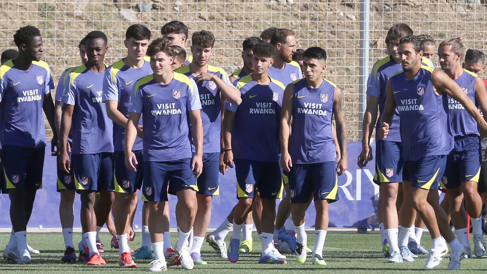 Fotos del primer entrenamiento del Atlético de Madrid en Los Ángeles de San Rafael