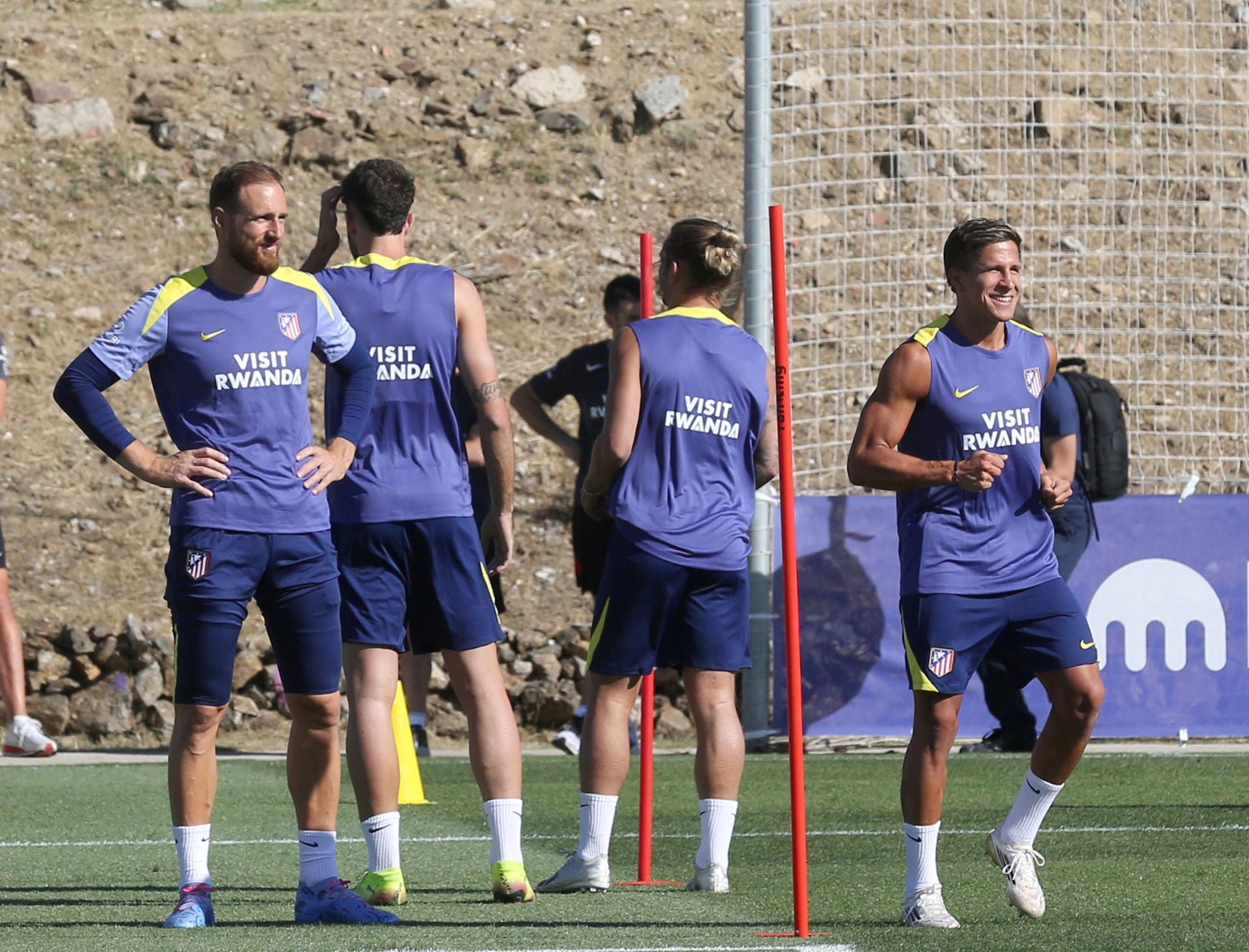 Fotos del primer entrenamiento del Atlético de Madrid en Los Ángeles de San Rafael