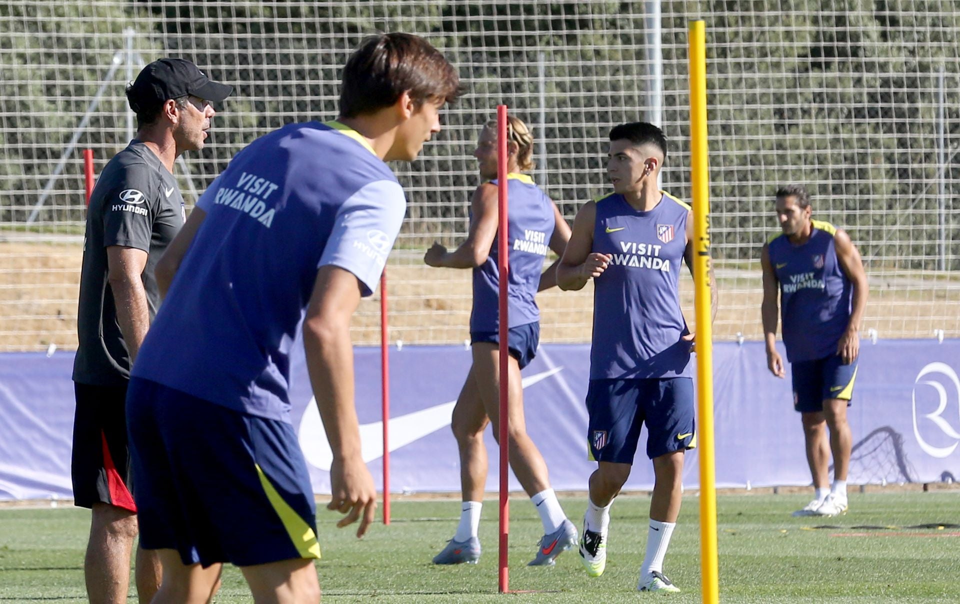 Fotos del primer entrenamiento del Atlético de Madrid en Los Ángeles de San Rafael