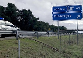Guardia Civil de Tráfico en la autovía A-601 a la altura de Pinarejos.