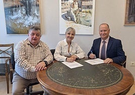 Firma del convenio entre el Ayuntamiento de Aguilar y la DGT.