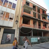 Edificio en rehabilitación para la construcción de viviendas en la Calle Mayor de Palencia.