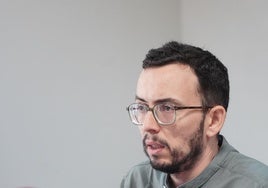 El coordinador autonómico de Podemos, Miguel Ángel Llamas, este martes en rueda de prensa.