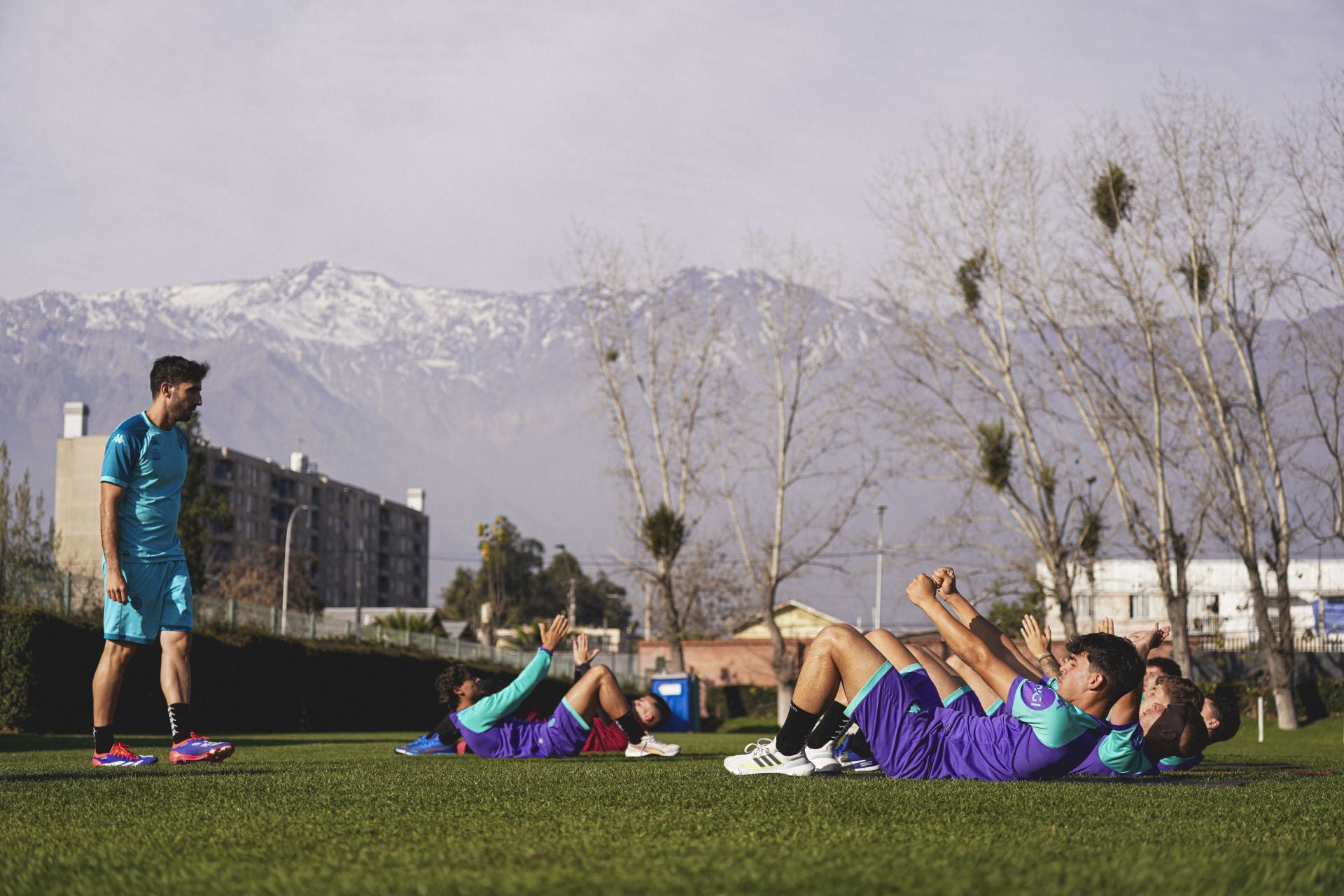 Jugadores del Real Valladolid se ejercitan en el primer entrenamientoe en Chile.